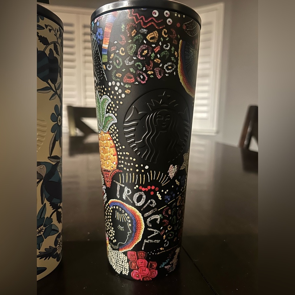 Starbucks Black Accent Tumblers
Farm del Rio collab